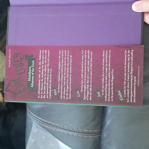 The Isle of the Lost - Disney's Descendants Book by Melissa De La Cruz - Picture 3 of 3